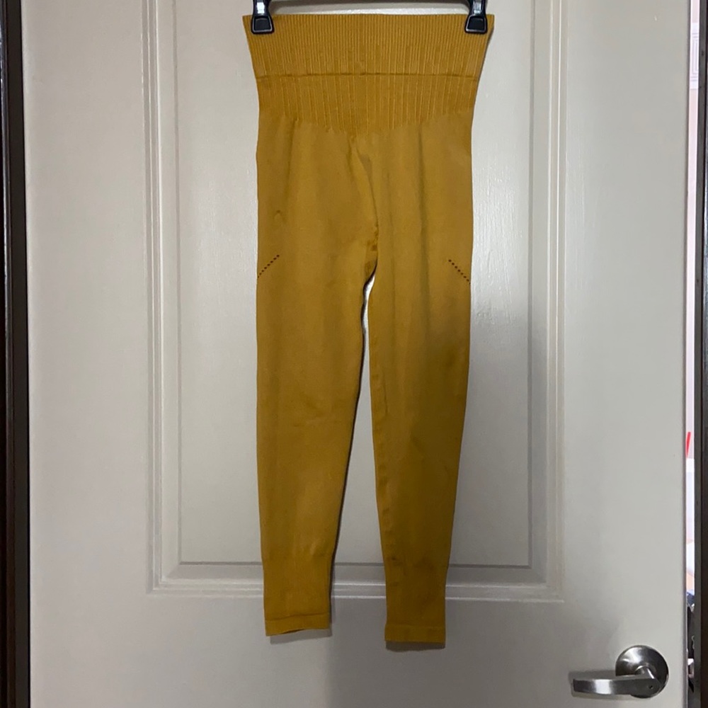 Yellow seamless legging